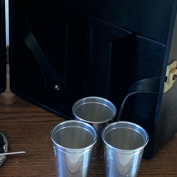 TRAV-L-BAR In Suitcase For Four Guests in Silver With Serving Tray, Bar Utensils - Picture 6 of 17
